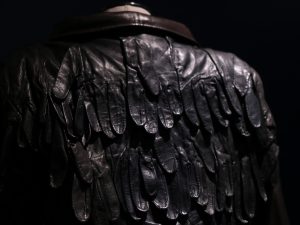 Veste cousue à partir de gants en cuir - Jean-Charles de Castelbajac