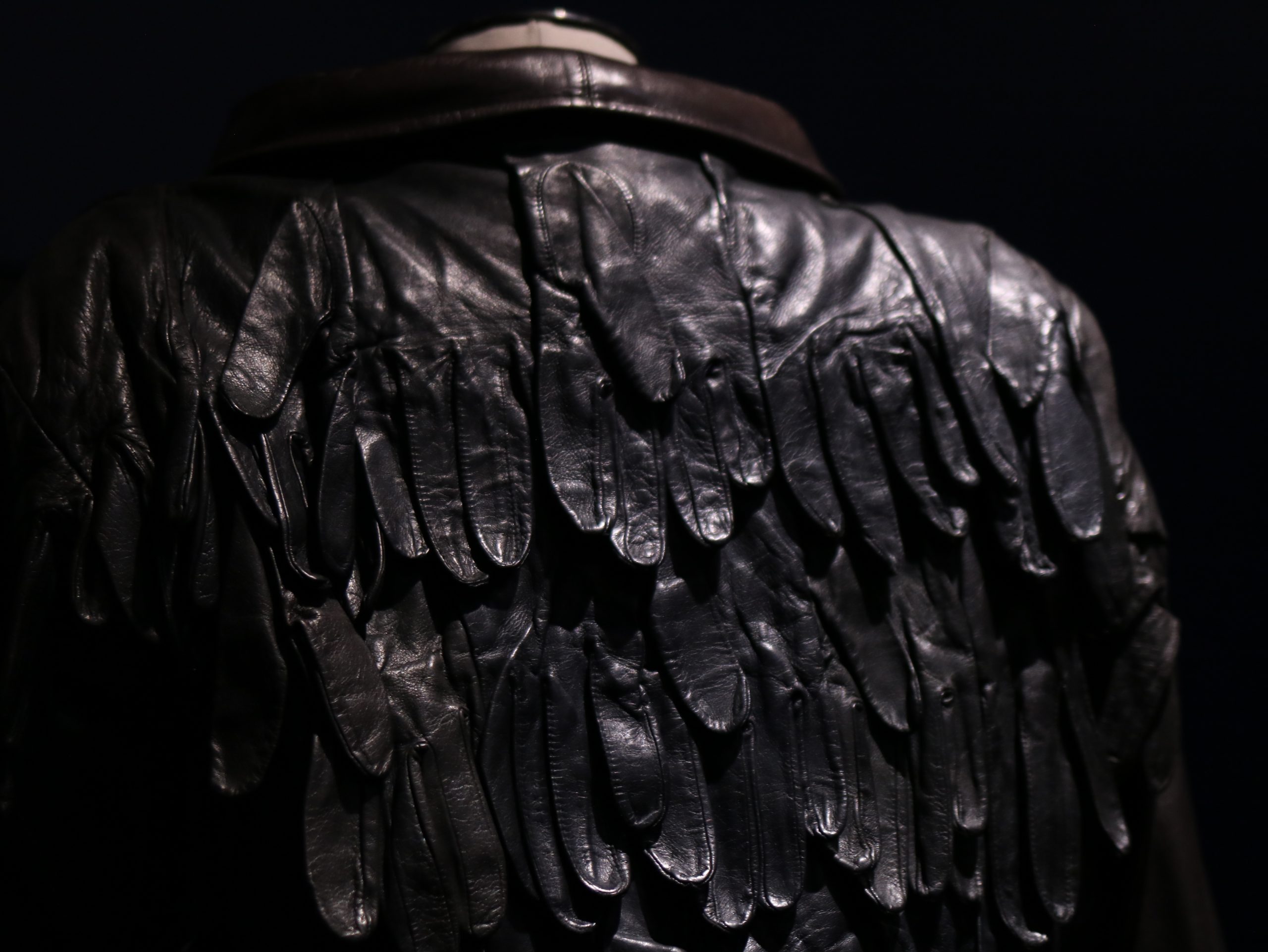 Veste cousue à partir de gants en cuir - Jean-Charles de Castelbajac